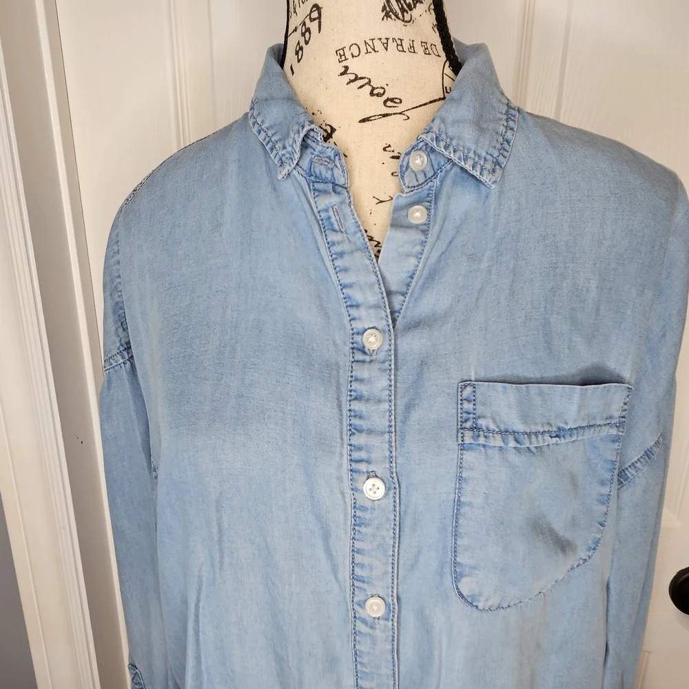 Suzy Shier Women's Denim-Look Button Down Shirt Blue Long Sleeve Flowy Size M - Picture 5 of 11